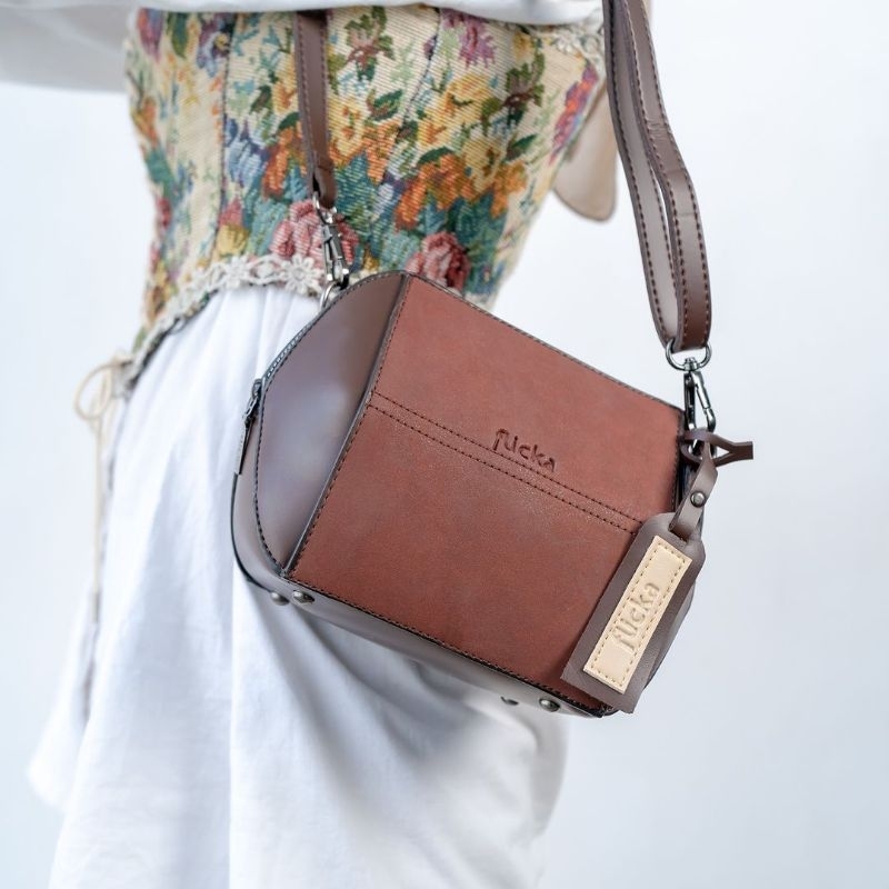 TAS FLICKA KODE DD20