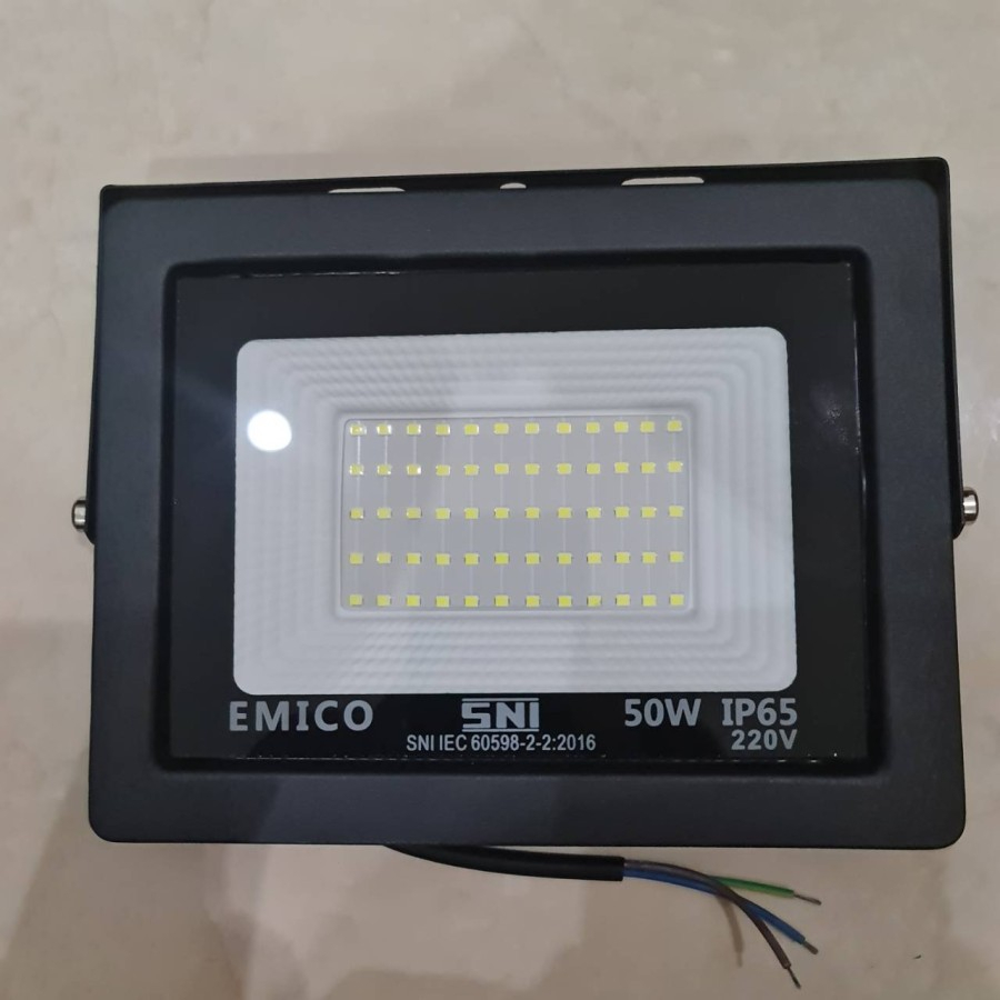 Lampu Sorot 50W PUTIH Emico/Lampu Tembak LED 50 Watt IP65 EMICO