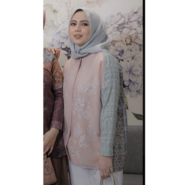 preloved Ria Miranda Signature Akitri top S/M Saga collection