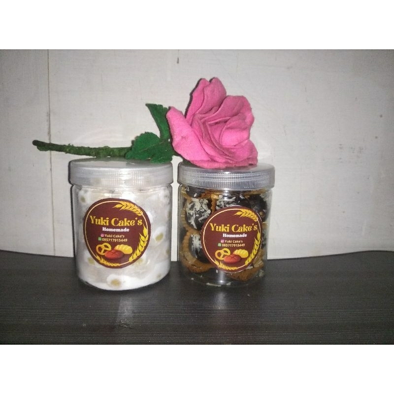 

kue kering isi dua toples salju + coklat