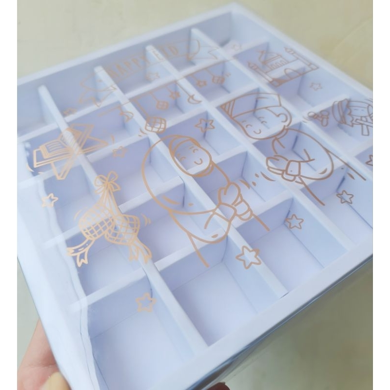 

Dus Mika Sekat 25 Box Packaging Nastar Idul Fitri 21.5x21.5x3.5 cm Kardus Kotak Kemasan Kue Kering Lebaran (5 pcs)