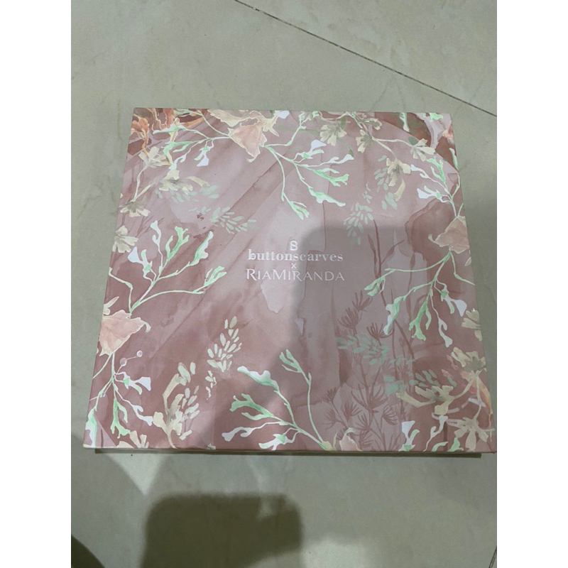 Xanadu xl buttonscarvesxria miranda