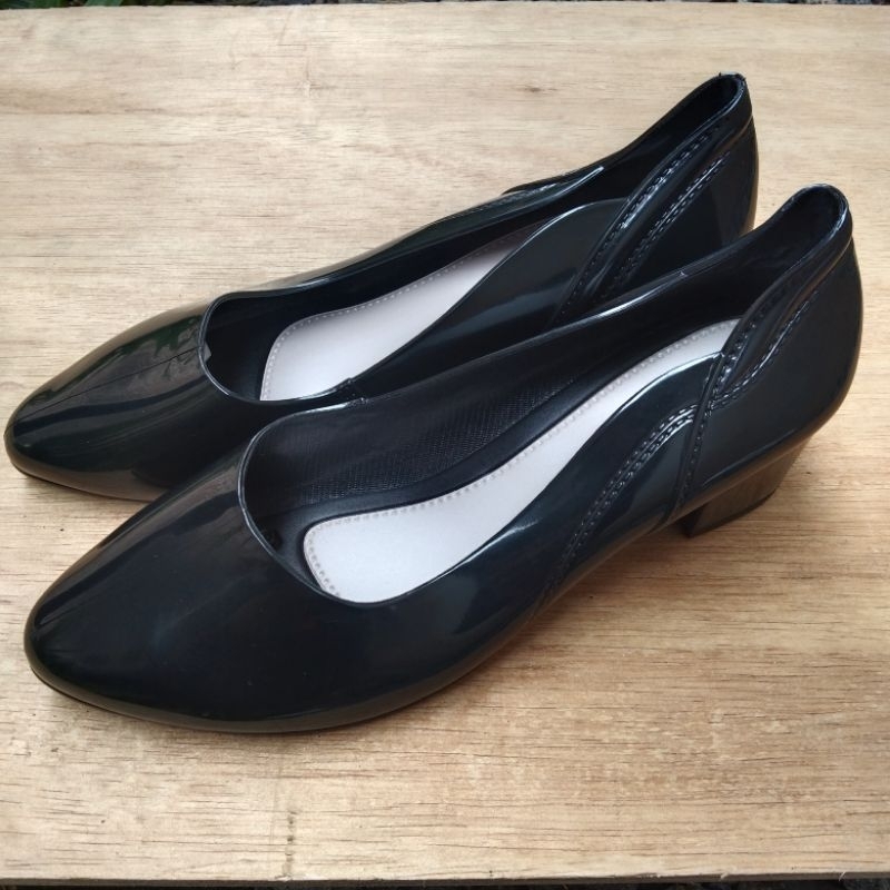 Sepatu Pantofel Wanita Import Hak Tahu Kotak Hitam Kilap Karet Lentur Balance 624