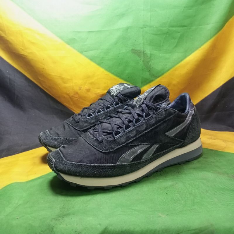 reebok aztec black