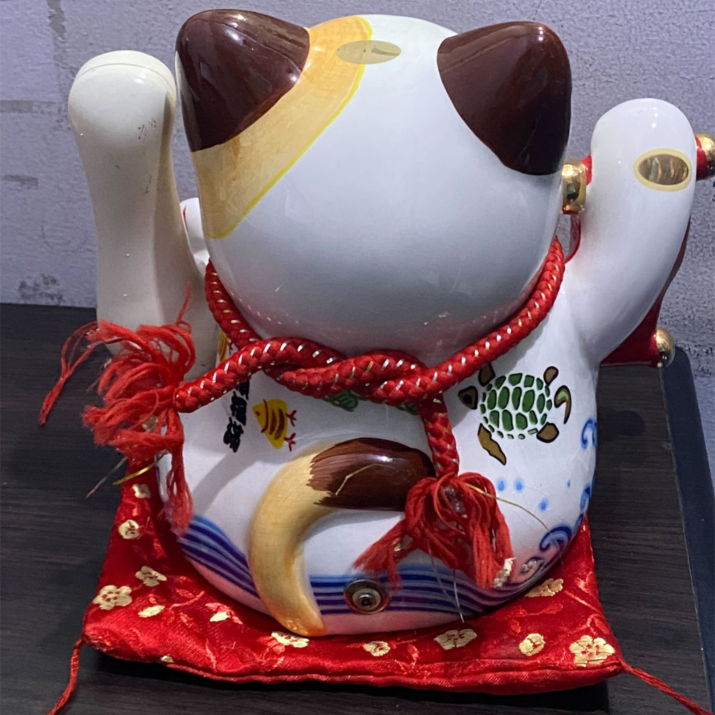 Pajangan Patung Kucing Hoki Maneki Neko Manekineko Lucky Cat Keramik Baterai