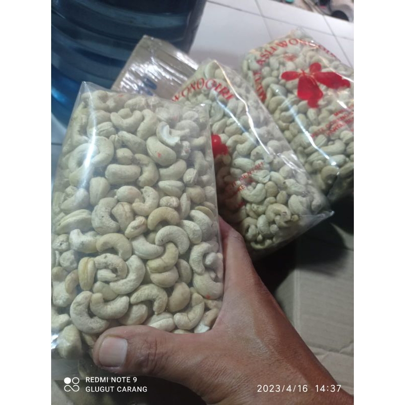 

Kacang Mede/mete mentah wonogiri 1kg