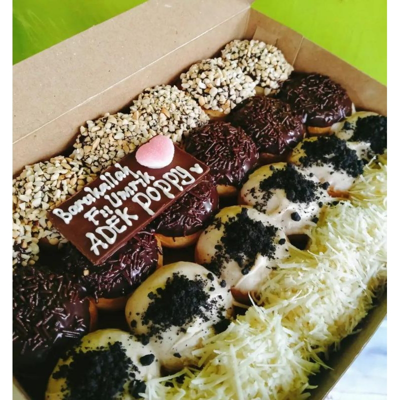 

Donat ulangtahun/donat costum nama free request tulisan (isi 24)