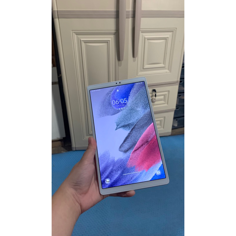 SAMSUNG GALAXY TAB A7 LITE BUKAN WIFI ONLY JADI BISA PAKE KARTU SIM(Bekas baru dipakai 2 bulan) free