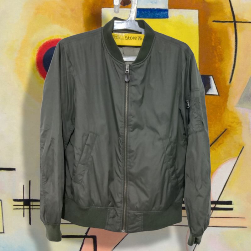 BOMBER UNIQLO PRELOVED