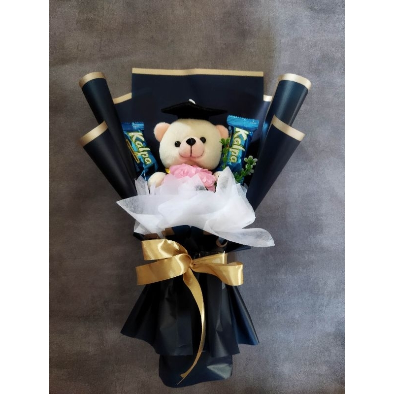 Buket Wisuda Boneka dan Snack