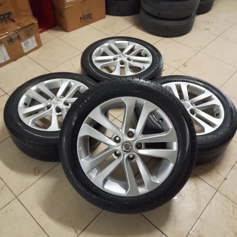 VELG MOBIL BEKAS JUKE RING 17 LUBANG 5X114 PLS BAN 215/55/17