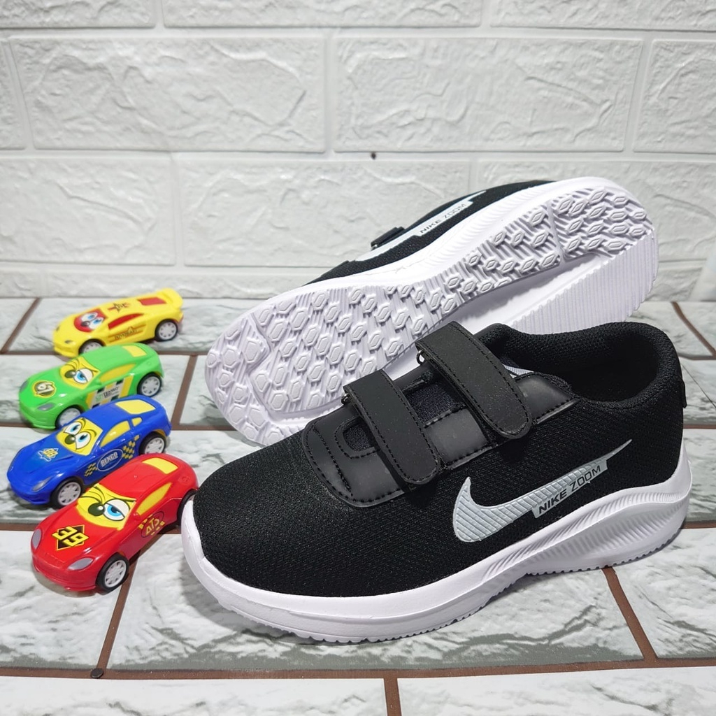Sepatu Anak Laki-laki perempuan abu rekatSepatu Nike Anak Jas Do'it Sepatu Anak Sneakres