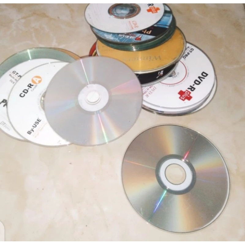 cd atau dvd bekas buat karya seni dekorasi dll