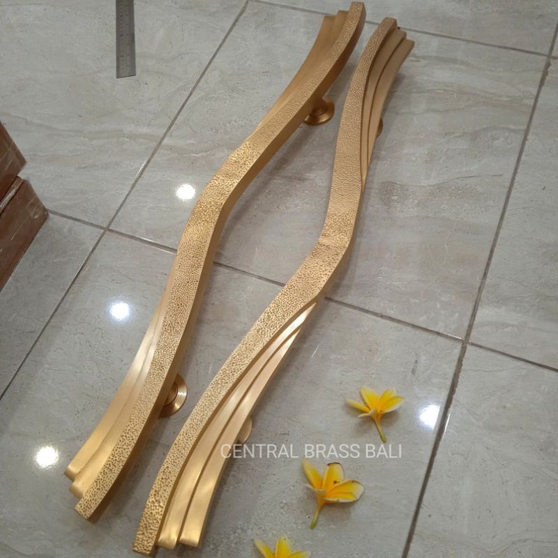 Handle Pintu Rumah Gagang Pintu Kaca Motif Kipas Kuningan 100 cm