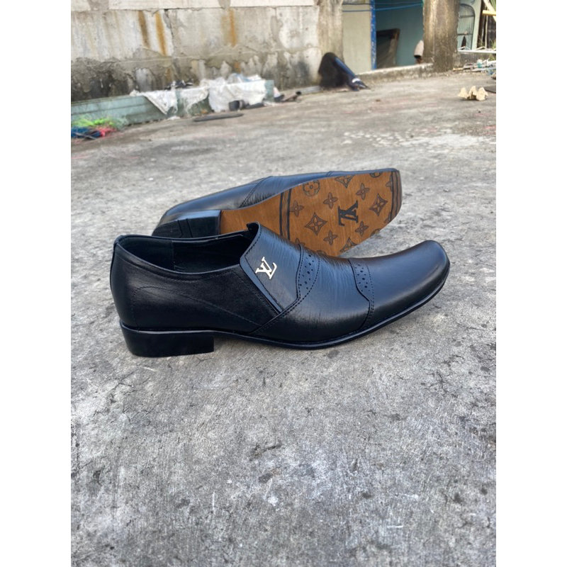 Sepatu Pantofel Pria Bahan Kulit Sapi Asli Nyaman Dan Ringan Saat Di Gunakan Untuk Kerja Kantoran Dinas Guru Kuliah Sekolah Pesta Kondangan Dan Formal Yg Lain