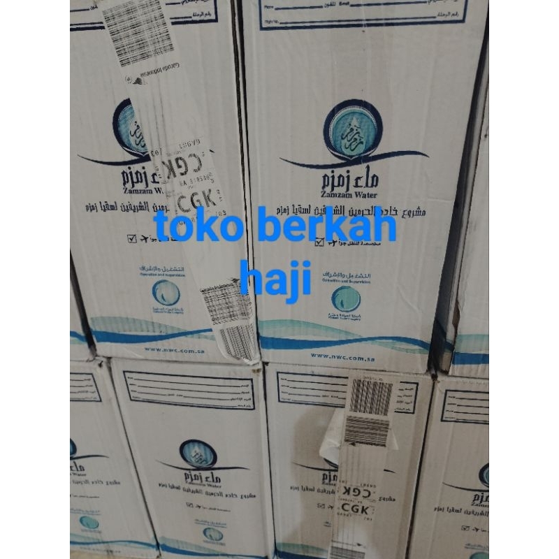 paket oleh oleh haji dan umroh air zamzam original + kacang almond + coklat kerikil Air Zamzam Original Barcode