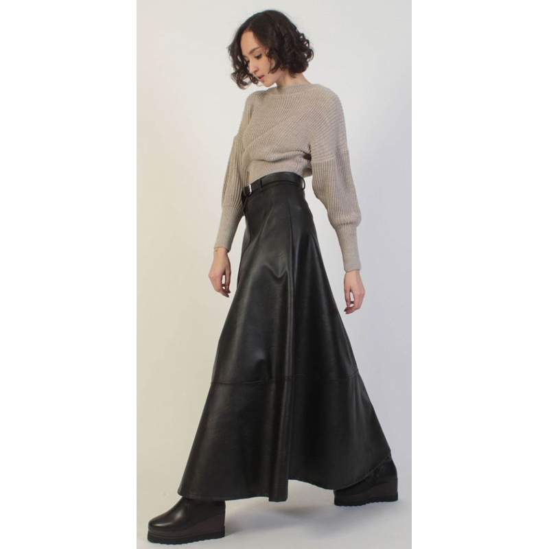 Rise’s Skirt Leather Brolly