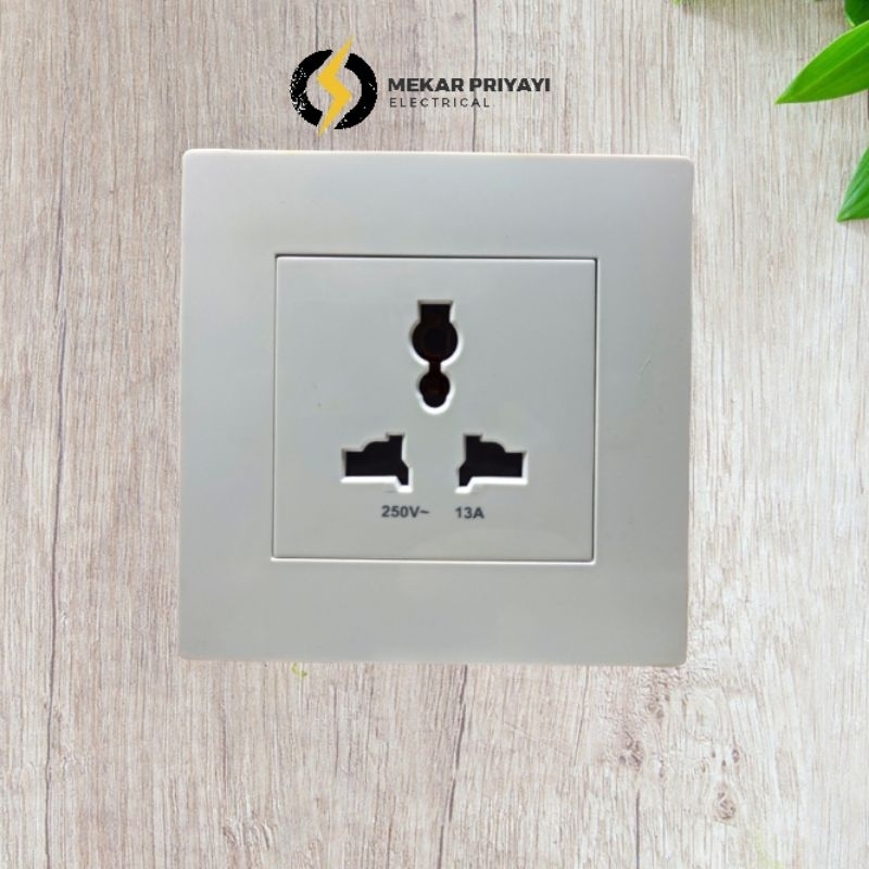 Stop Kontak Universal Boss B10413S