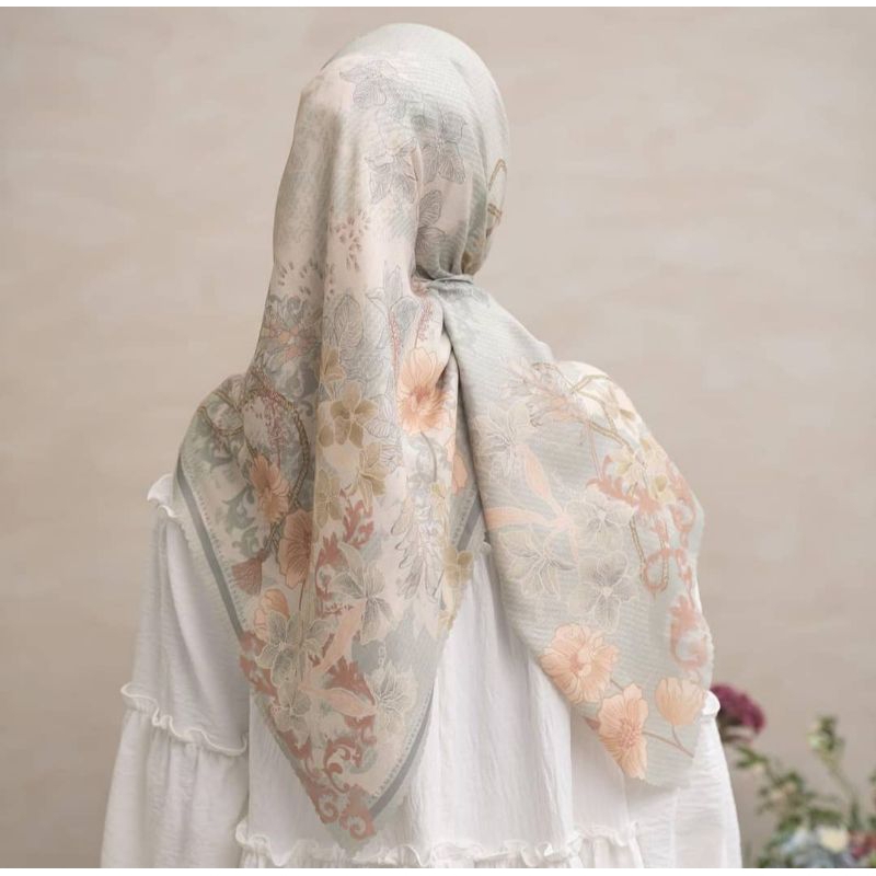 Pina scarf wearingklamby