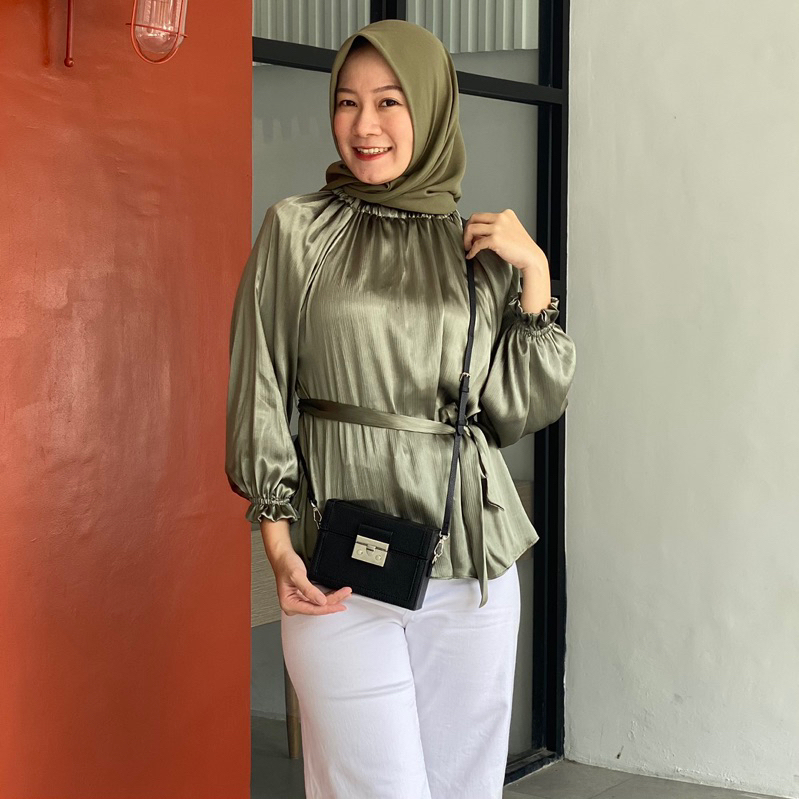 CK ARABELLE SLINGBAG