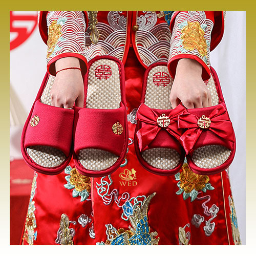 WED Sandal Pengantin Groom/Bride Merah Shuang Xi Bahan Empuk Rajutan Jerami Tebal Tulisan Bordir WED67