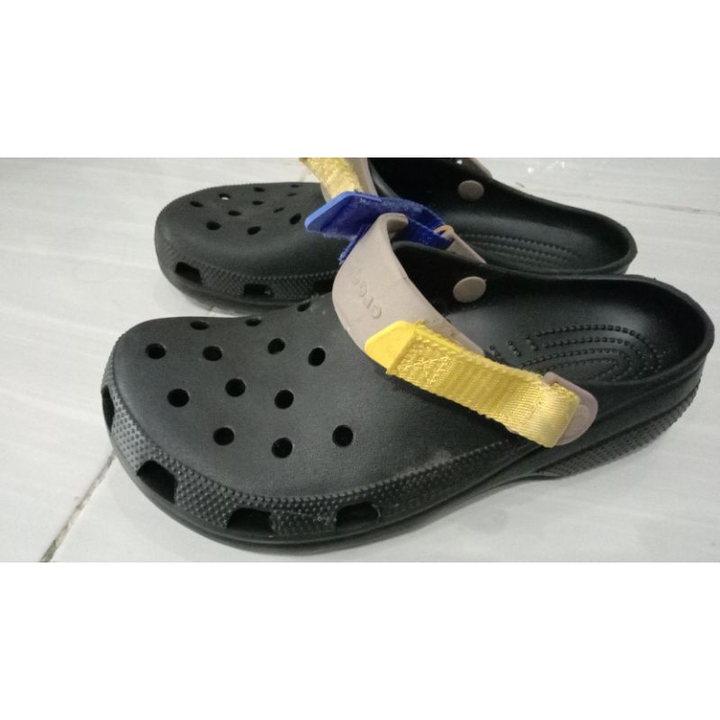 Sendal Crocs original defect