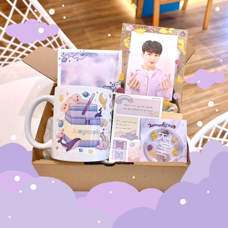 HAMPERS MUG/ HAMPERS BTS/ MUG CUSTOM NAMA/ HAMPERS KADO WISUDA ULANG TAHUN/ SOUVENIR/ HAMPERS K-POP/ PURPLE FANKIT/ FANKIT BTS/ MUG BTS/ HAMPERS BTS