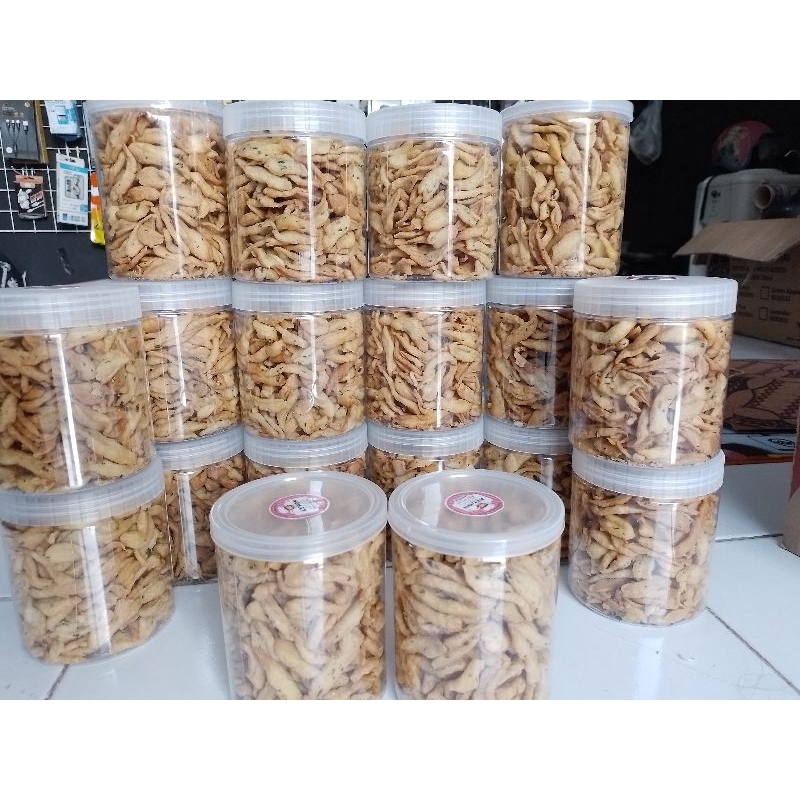 

Kue Bawang Gunting