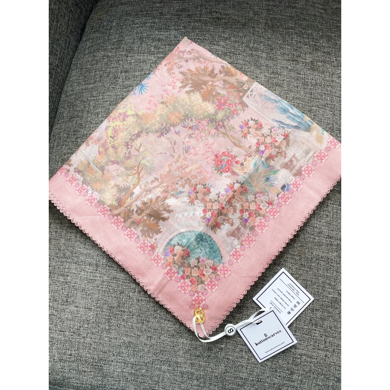 Buttonscraves Al Qasr Lotus New no preloved