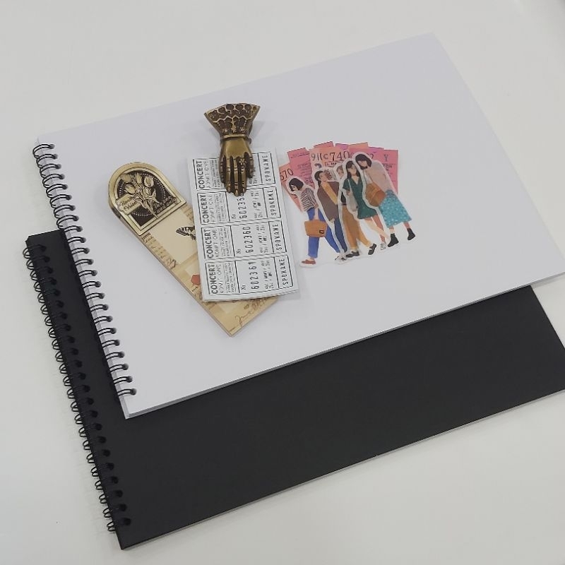 

Scrapbook Album Polos A4 Kertas Linen Hitam Putih