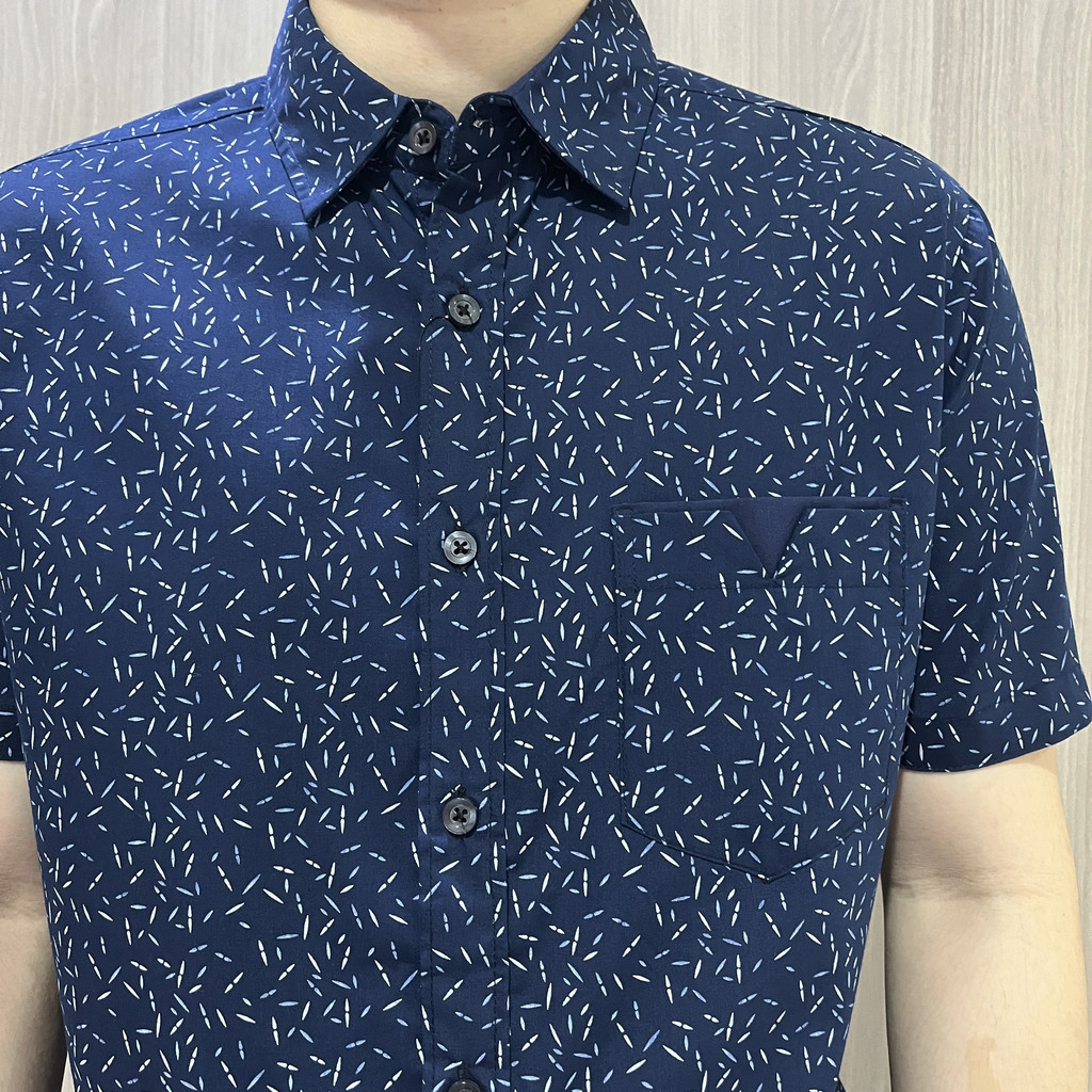 [GRIDLINE - S320 Geminids Metal Black &amp; Navy Blue] Kemeja Print Slimfit Pria Katun Lengan Pendek Casual M-XXL