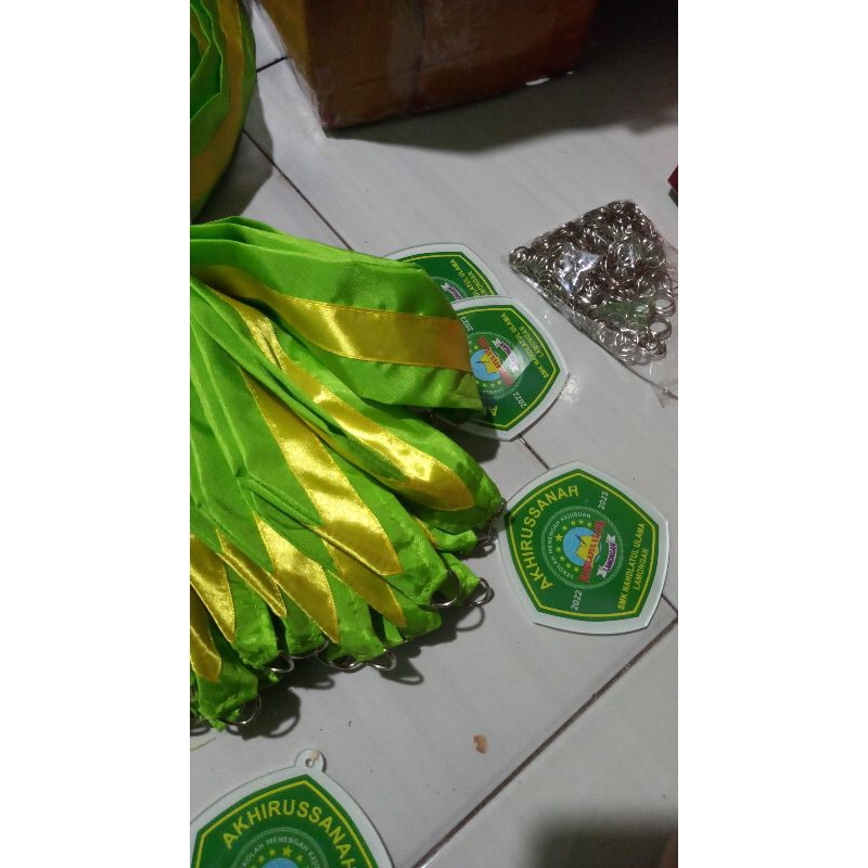 kalung wisuda gordon (bahan kain satin bukan pita semua) komplit mika akrilik