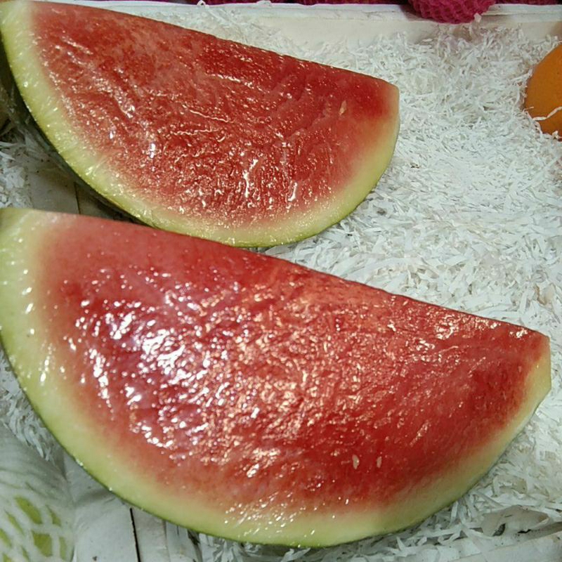 

Semangka merah non biji / semangka potong _ 1potong