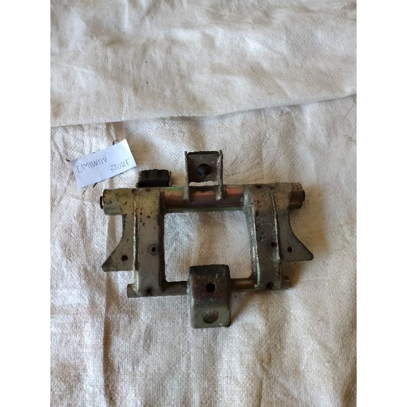 engine Mounting sambungan ayunan mesin Honda Beat fi original k25 Scoopy fi Vario 110 fi original