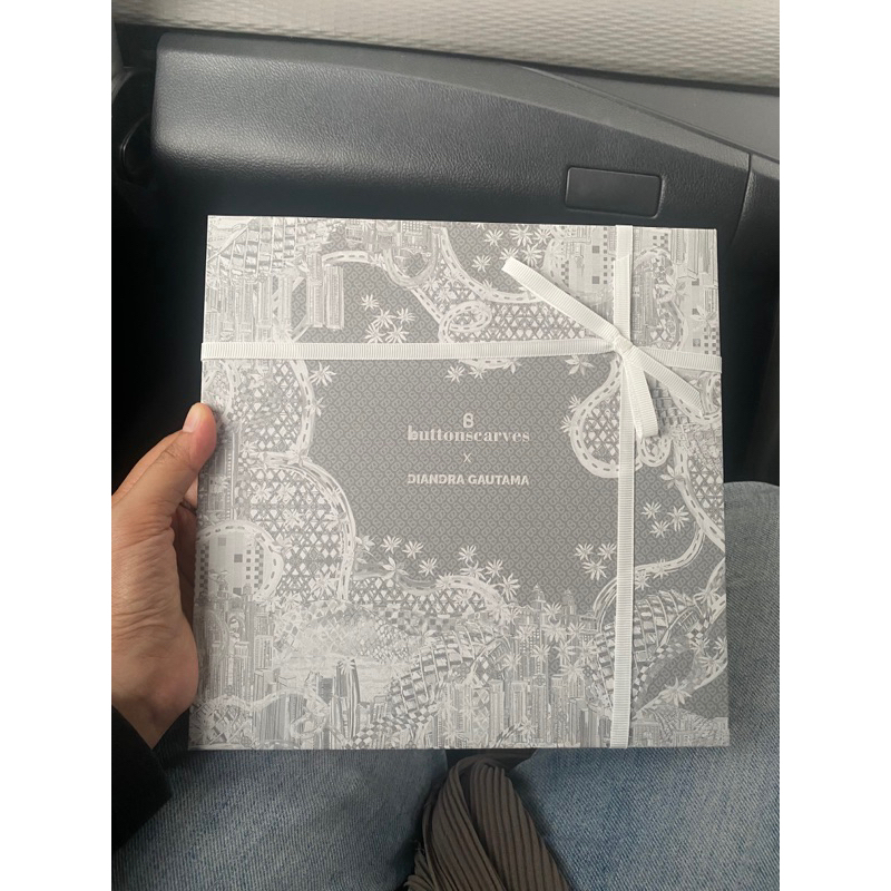 buttonscarves x diandra gautama preloved