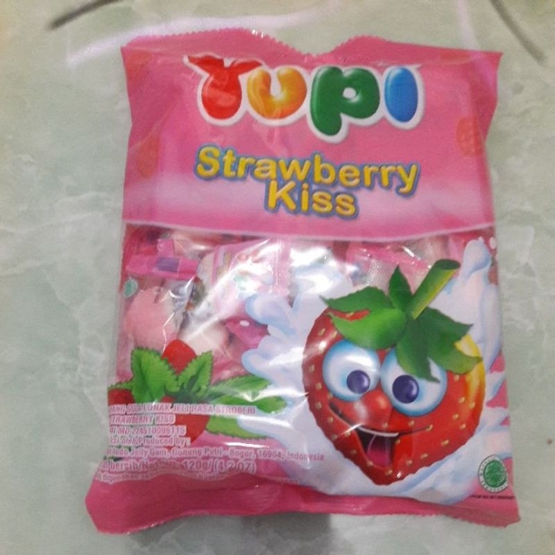 

yupi strobery kiss 120 gram