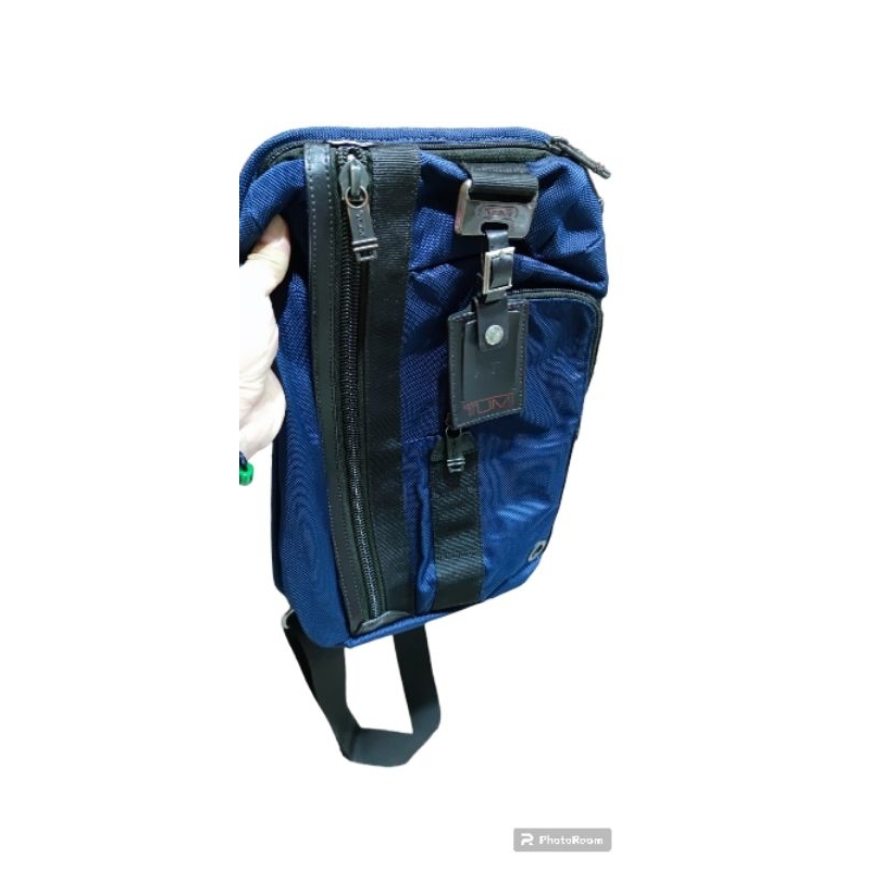 sling bag Tumi morado original preloved