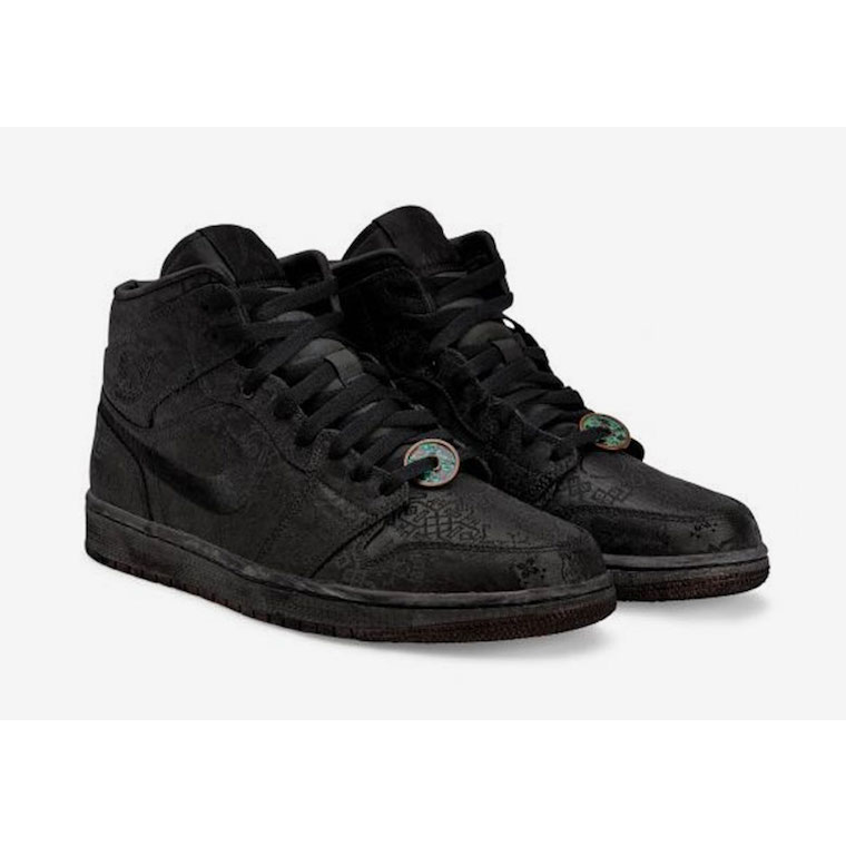 Sepatu Basket Air Jordan 1 Mid Se Fearless Black Silk
