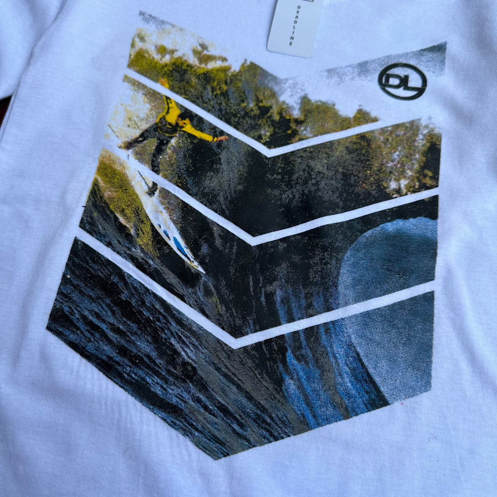 KAOS DISTRO ANAK DEADLINE PUTIH SURFING / D.SHELTER