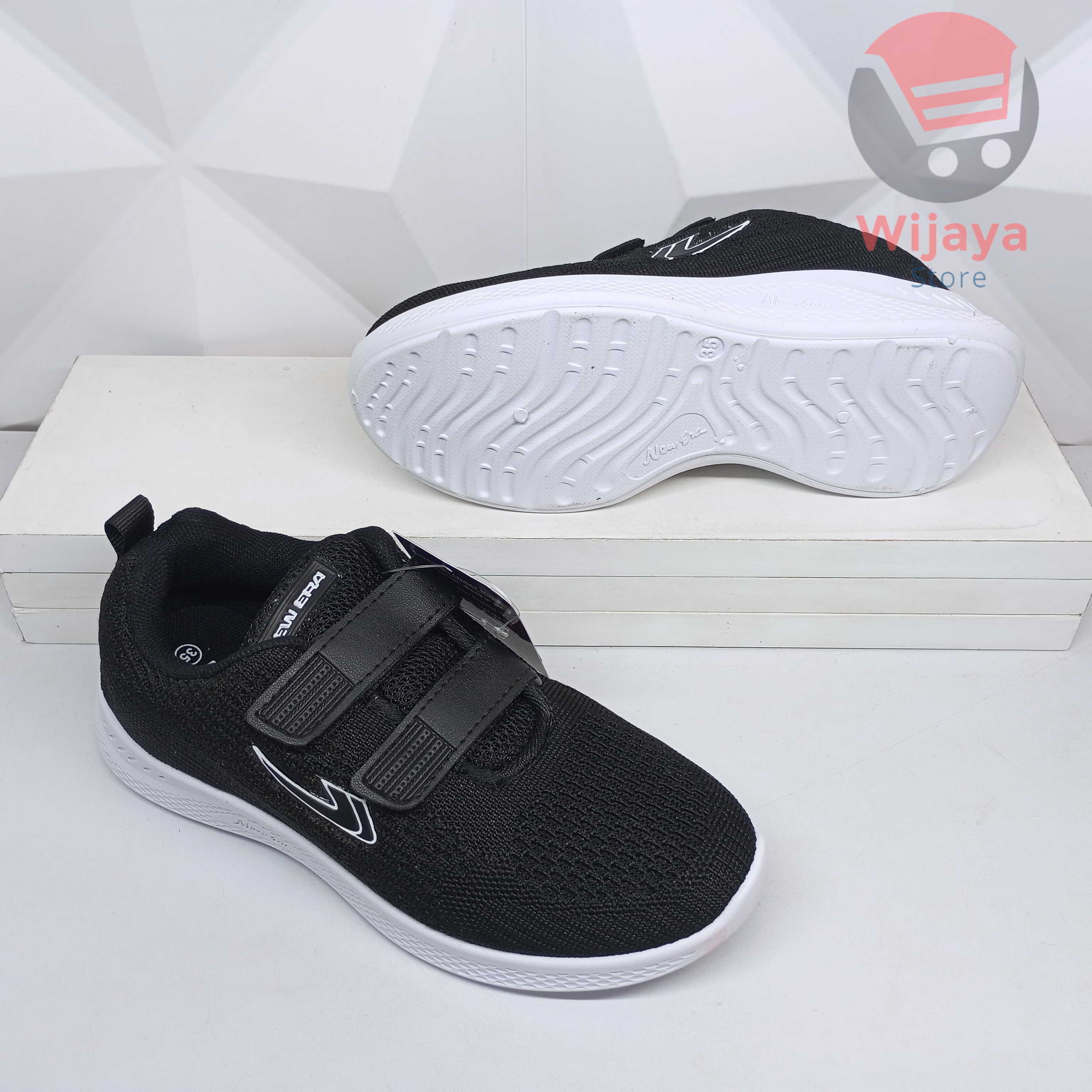 Sepatu Sekolah Anak New Era 33-36 Desain Sneaker Hitam Polos Putih dengan Strap Velcro dan Magnet yang Praktis CINDY CRISTAL MAGNETI ROSA MAGNUM ALISA