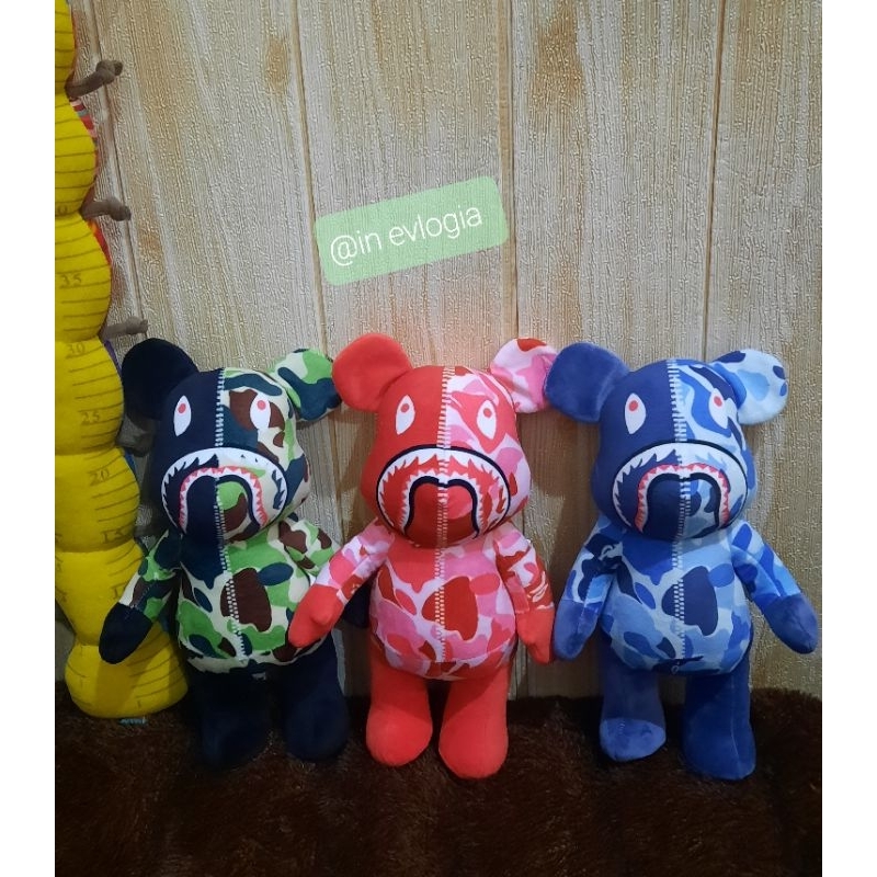 Boneka bearbrick a bathing ape/bape shark