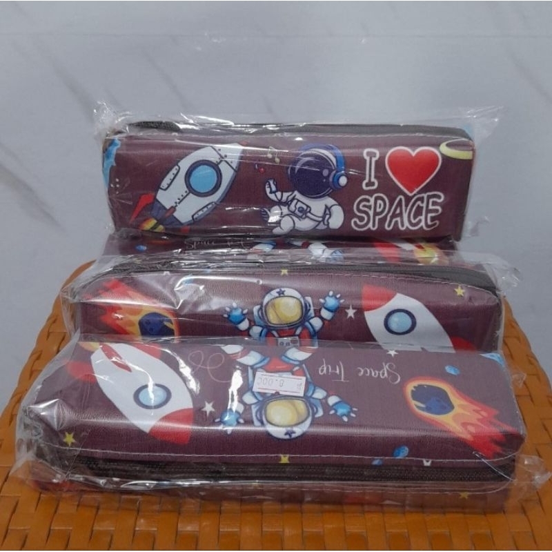 

TempatPensil motif astronotmurah