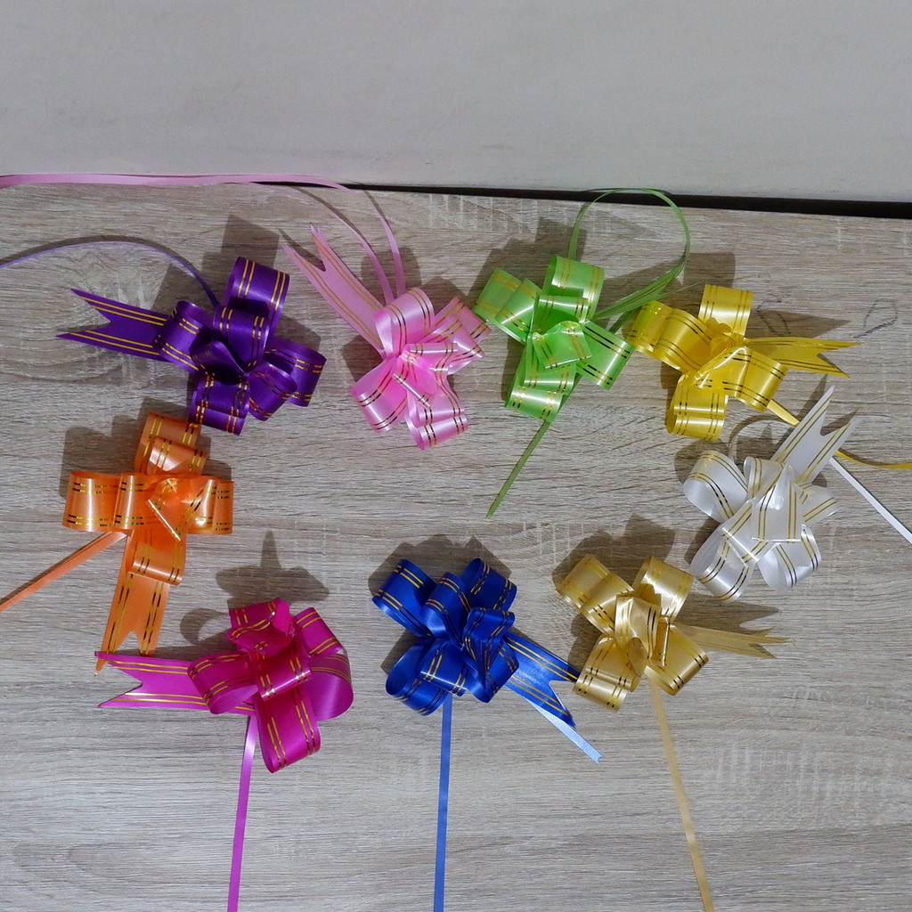 

Pita Tarik Pita Serut Lis Emas 3cm Isi 10 Pcs