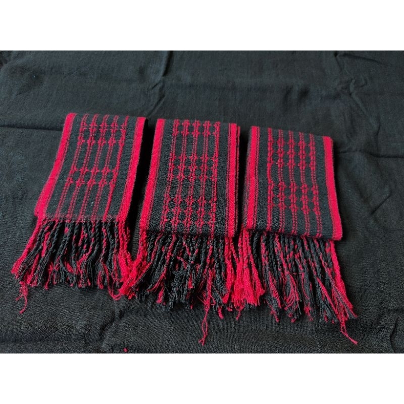 Iket kepala tenun baduy warna hitam merah