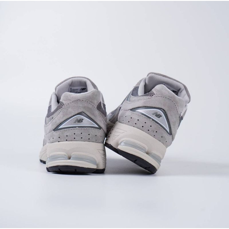 Sepatu New Balance 2002R  Grey