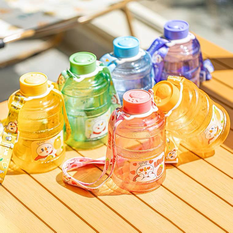 Botol Minum Bentuk Galon Mixue/Galon Mini Gambar Mixue Dengan Tali/Botol Minum Mixue Bentuk Galon Mi