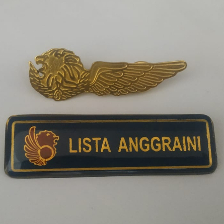 

Nametag Lion Air Peniti dan Pin Lion Air
