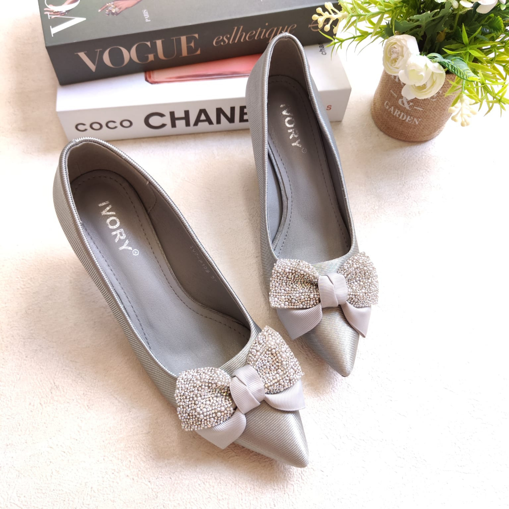 IVORY Sepatu Wanita Heels 7cm Satin Fashion IV7-P159