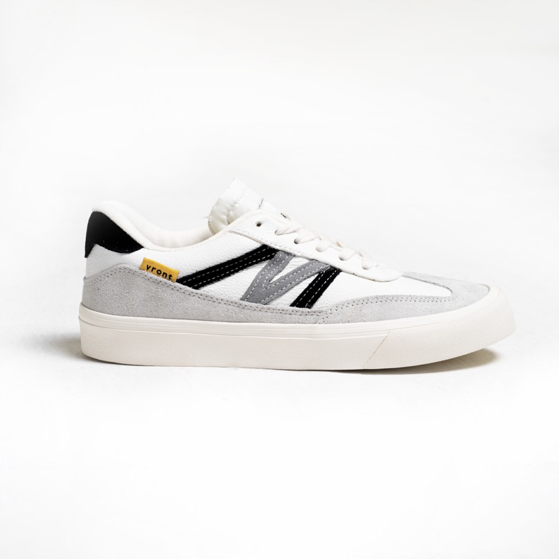 MARQUE.CO - ‘GUSTAV Series-Collaboration with Vront’ Sepatu Casual untuk Pria &amp; Wanita berwarna Putih, dengan Material Kulit, Vulcanised, dilengkapi dengan PU Technology Insole Super Empuk &amp; Nyaman