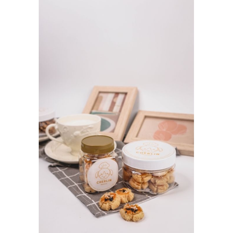 

Chui Kai So / Kue Kering Sampler Size - Cherlin